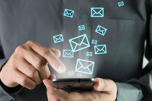 Рівно 25 років тому було відправлено перше СМС у світі