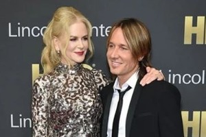 Фотофакт: Ніколь Кідман і Кіт Урбан пристрасно цілувалися на вечірці