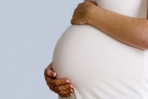 Путина попросят заставить россиянок рожать на 7 месяце