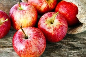 Правда ли, что есть кожицу импортных яблок нельзя