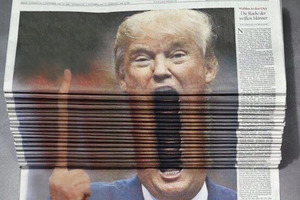 Епічний фотошоп. Як стопка газет запустила злий флешмоб про Трампа