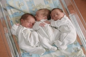 Стало известно, как чувствует себя 17-летняя мама из Верхнеднепровска и ее родившиеся тройняшки 