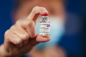 Чотири країни призупинили використання вакцини AstraZeneca