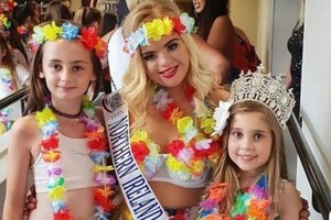 В Британии модель с синдромом Дауна выиграла конкурс красоты