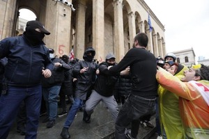 Грузинский парламент принял закон о прозрачности иностранного влияния: полиция столкнулась с оппозицией
