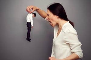 Беги от него: 9 признаков того, что ваш партнер псих и тиран