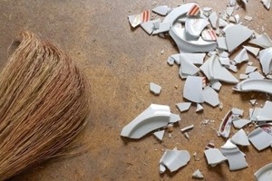 Завелись завистники или к деньгам? Народные приметы и суеверия когда что-то падает