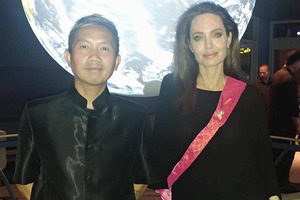 Анджелине Джоли приписывают роман с режиссером из Камбоджи