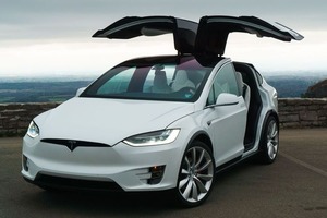 Tesla відкликає 11 тис. своїх електромобілів через дивні сидіння