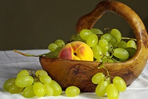 Диетологи предупредили: Кому нельзя есть виноград