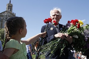 День памяти и День Победы: кто кого