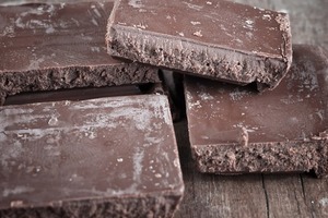 Белый налет на шоколаде. Опасно ли это для здоровья