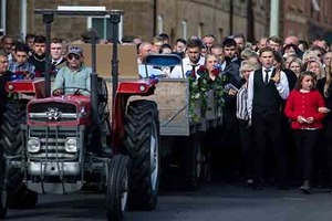 Похорон короля циган паралізував британське селище