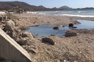Бухта Коктебеля залита канализационными стоками и превратилась в вонючую помойку