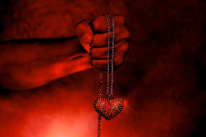 Хотят отобрать: 10 признаков приворота у мужчин