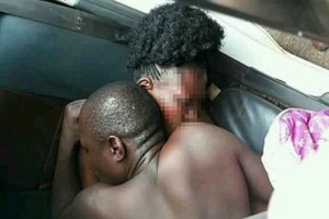 Муж-неудачник попался на измене, застряв в любовнице