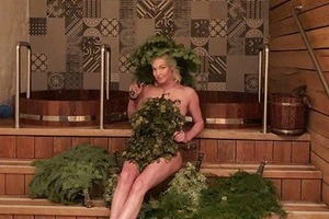 Волочкова у лазні прикрилася ялиновим віником