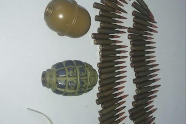 В районі АТО знайдено дві схованки зі зброєю і боєприпасами