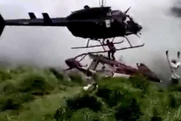 Лопасти вертолёта разрубили инженера. Жуткое видео