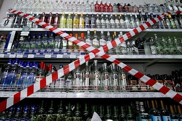 В Херсоне запретили продавать военным алкоголь