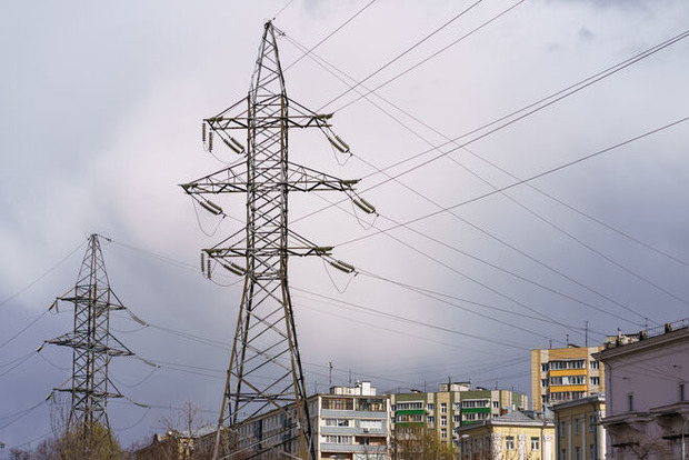 Грозит ли Украине веерное отключение электричества. Эксперт считает, что да.