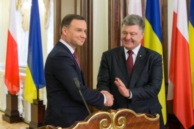 Роковая ошибка: в Польше Порошенко переименовали в «Виктора»