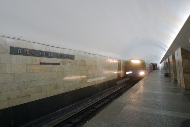 У Харкові на станції метро «Південний вокзал» жінка кинулася під поїзд