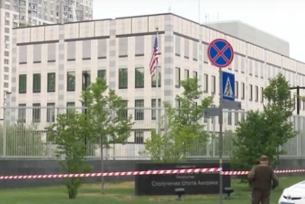 Появилось видео с места взрыва возле посольства США в Киеве