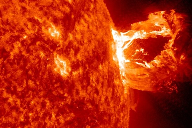 На Земле два дня будут магнитные бури из-за сильнейшей вспышки на Солнце 