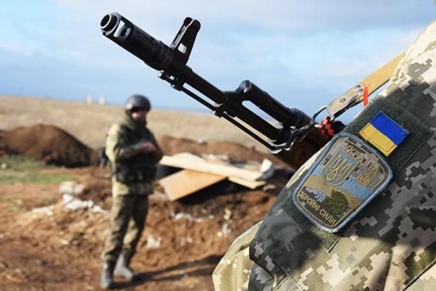На Донбасі в результаті обстрілів бойовиків загинув боєць ЗСУ