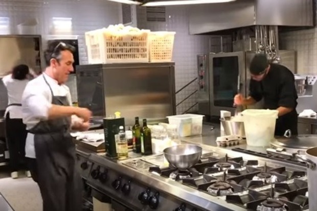 Для бездомних у Франції відкриють ресторани, де готуватимуть зі списаних продуктів