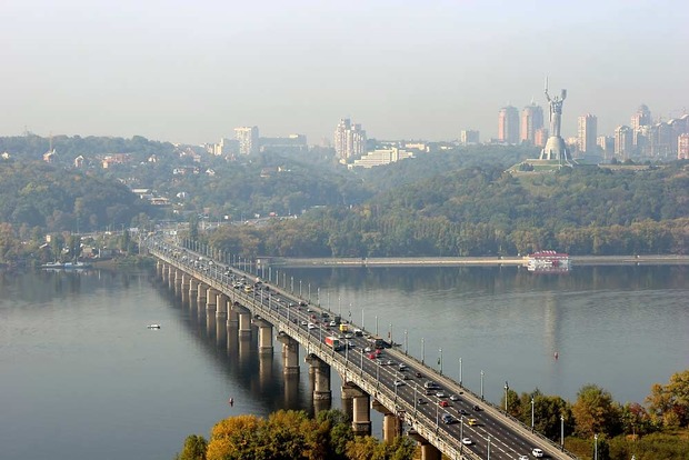 В Киеве будет ограничено движение по мосту Патона