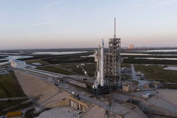 SpaceX запустила ракету Falcon 9 с десятью спутниками связи