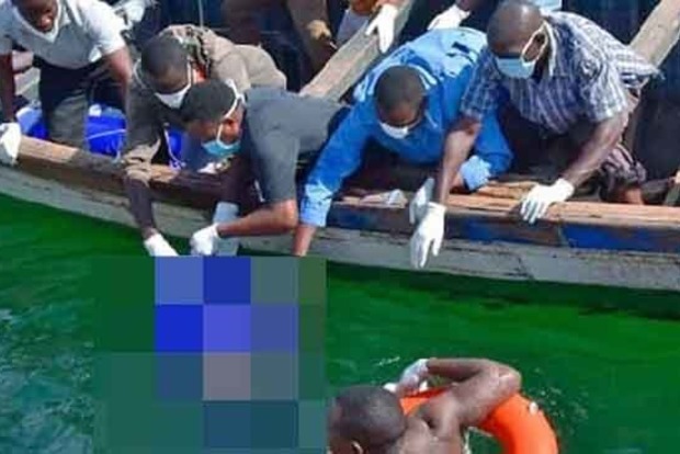 На озере Виктория затонула яхта с принцем Уганды: 13 погибших