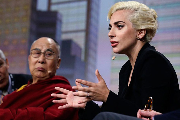 Леді Гага пояснює, як еліта розділяє людей і сіє ненависть у суспільстві