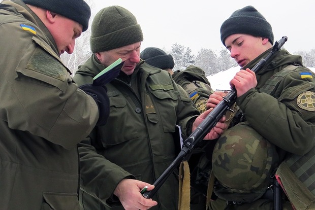 В Киеве боец Нацгвардии по неосторожности выстрелил в себя