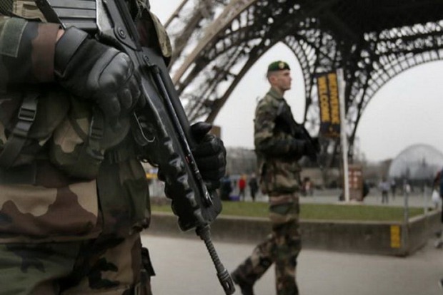 Во Франции режим чрезвычайного положения продлен до Евро-2016