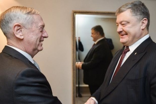 Порошенко обсудил с главой Минобороны США введение миротворцев на Донбасс