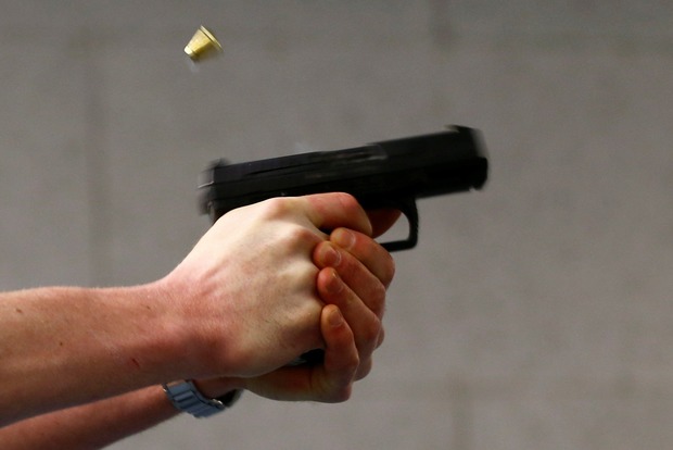 В Затоке пьяный мужчина устроил стрельбу в баре