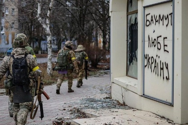 Українські частини продовжують атакувати в районі Бахмута - прес-аташе Сил оборони України