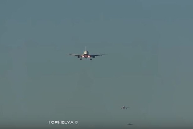 Воздушный час пик в аэропорту Хитроу засняли на видео 