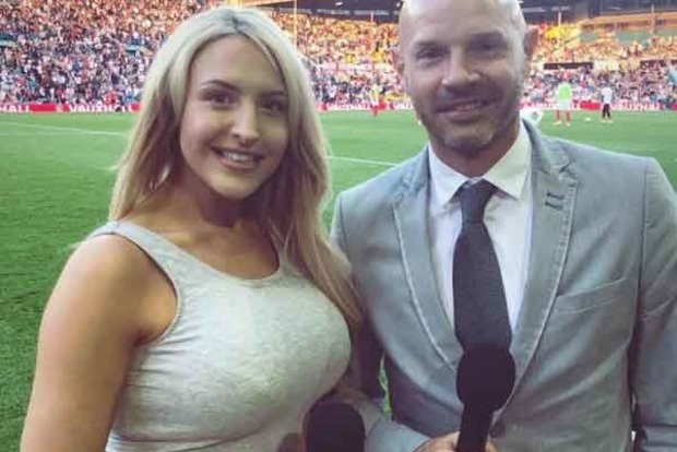 Блондинка с большой грудью стала звездой матча Англии