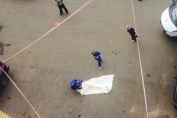 У Києві двоє самогубців викинулися з вікон висоток
