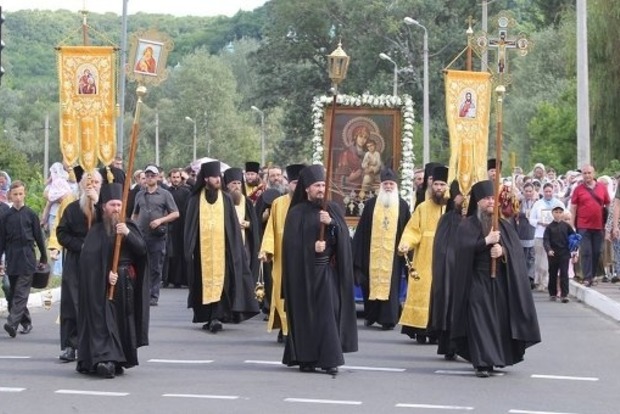 В Житомире активисты перекрыли дорогу «крестному ходу» УПЦ Московского патриархата