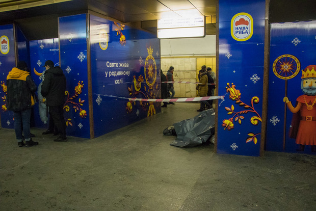 В Киеве на центральной станции метро умер мужчина