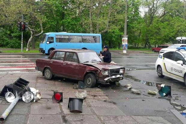 В Одесі водій збив на тротуарі чотирьох осіб