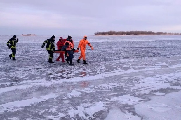 На Дніпрі в Києві провалився під лід і потонув рибалка