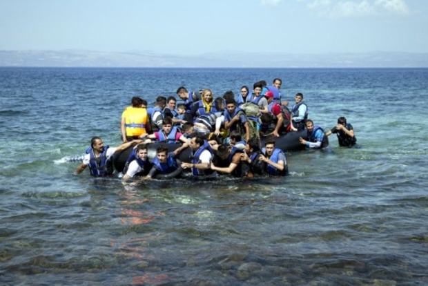 На лодке в Средиземном море обнаружили тела 22 беженцев