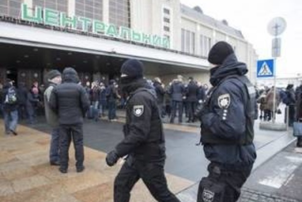На Центральном вокзале Киева мужчине отрезало голову