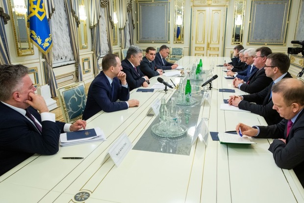 Порошенко запропонував міністрам ЄС посилити тиск на Росію